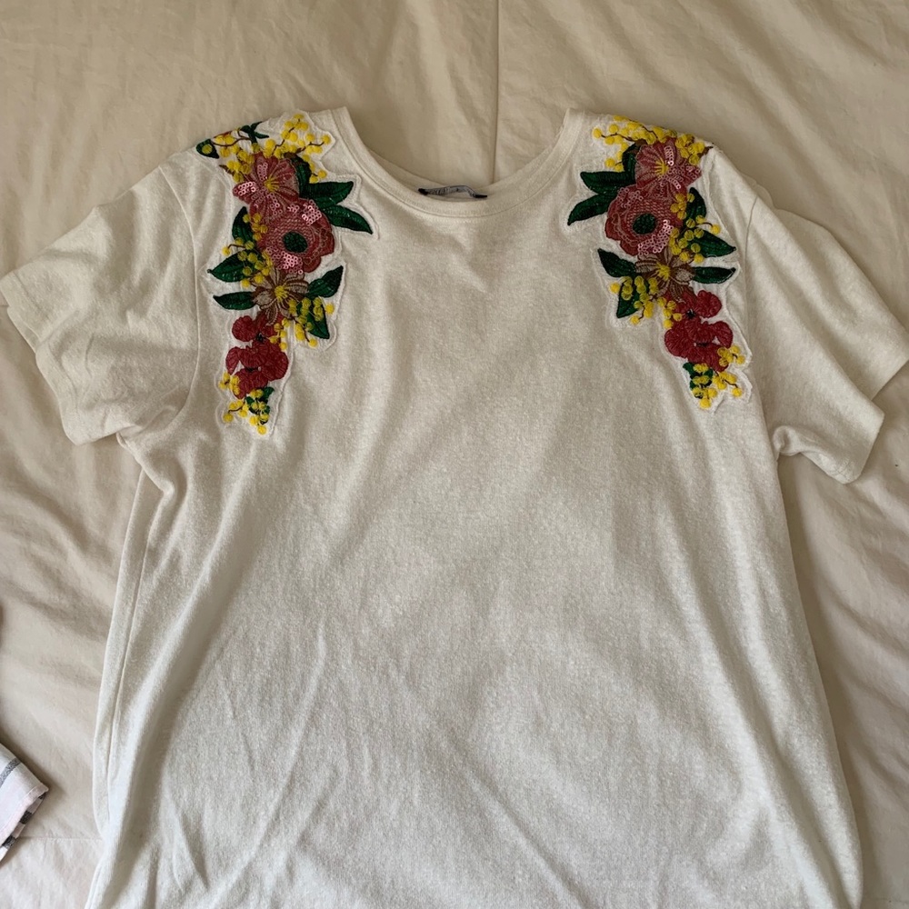 Beautiful flower sequin design t-shirt